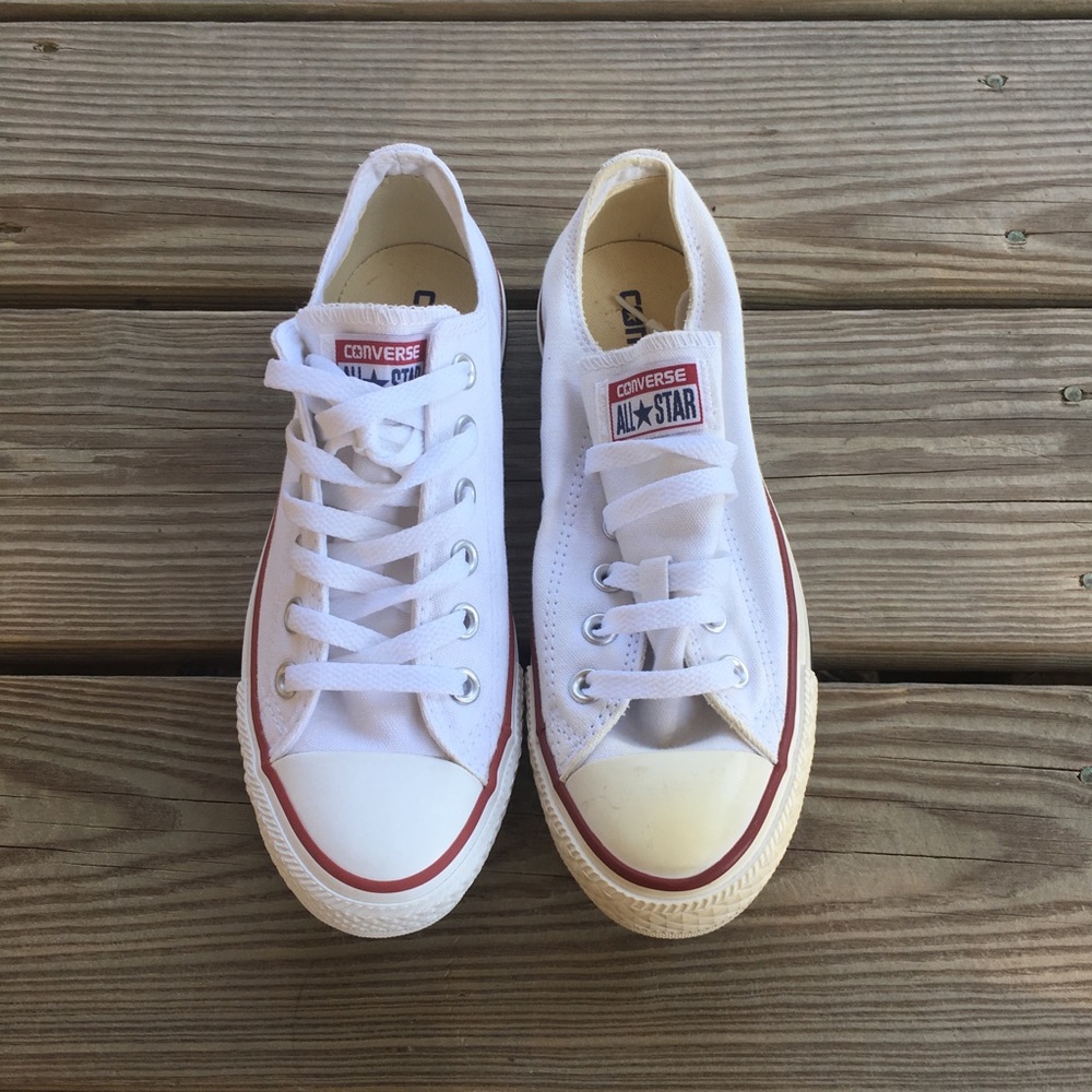 Converse Chuck Taylor Allstar Low Top Sneakers 7.5